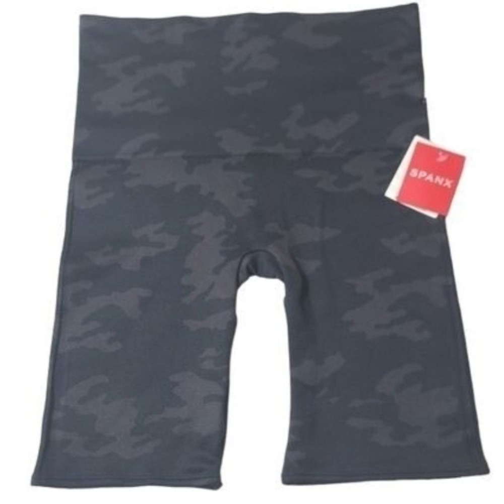 Spanx Women's Lamn Bike Short Black Camo Size Medium 50180R